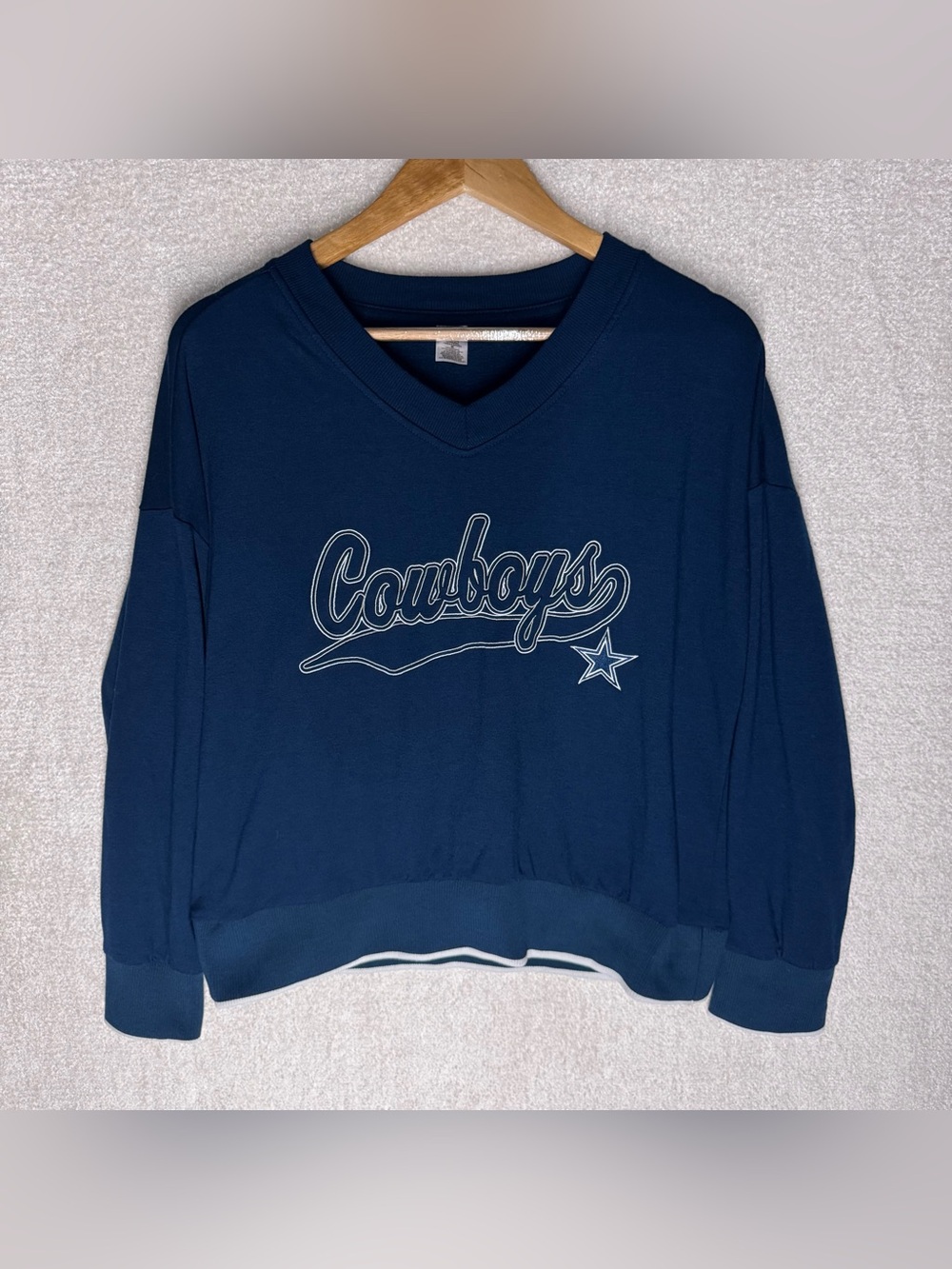 Dallas Cowboys NFL Women's V-Neck Sweater Size M Navy Blue Pullover Star